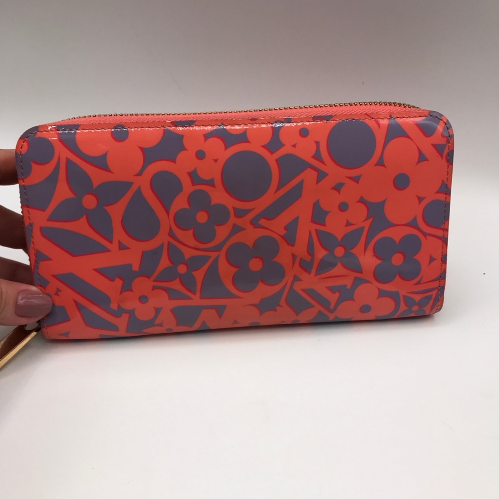 Authentic Louis Vuitton Zippy Wallet
